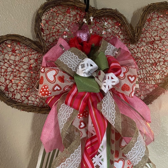 Beautiful double heart Valentine’s Day wreath - Picture 4 of 9